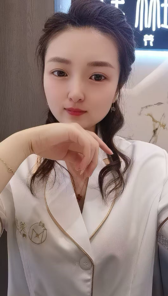 ��Ů��